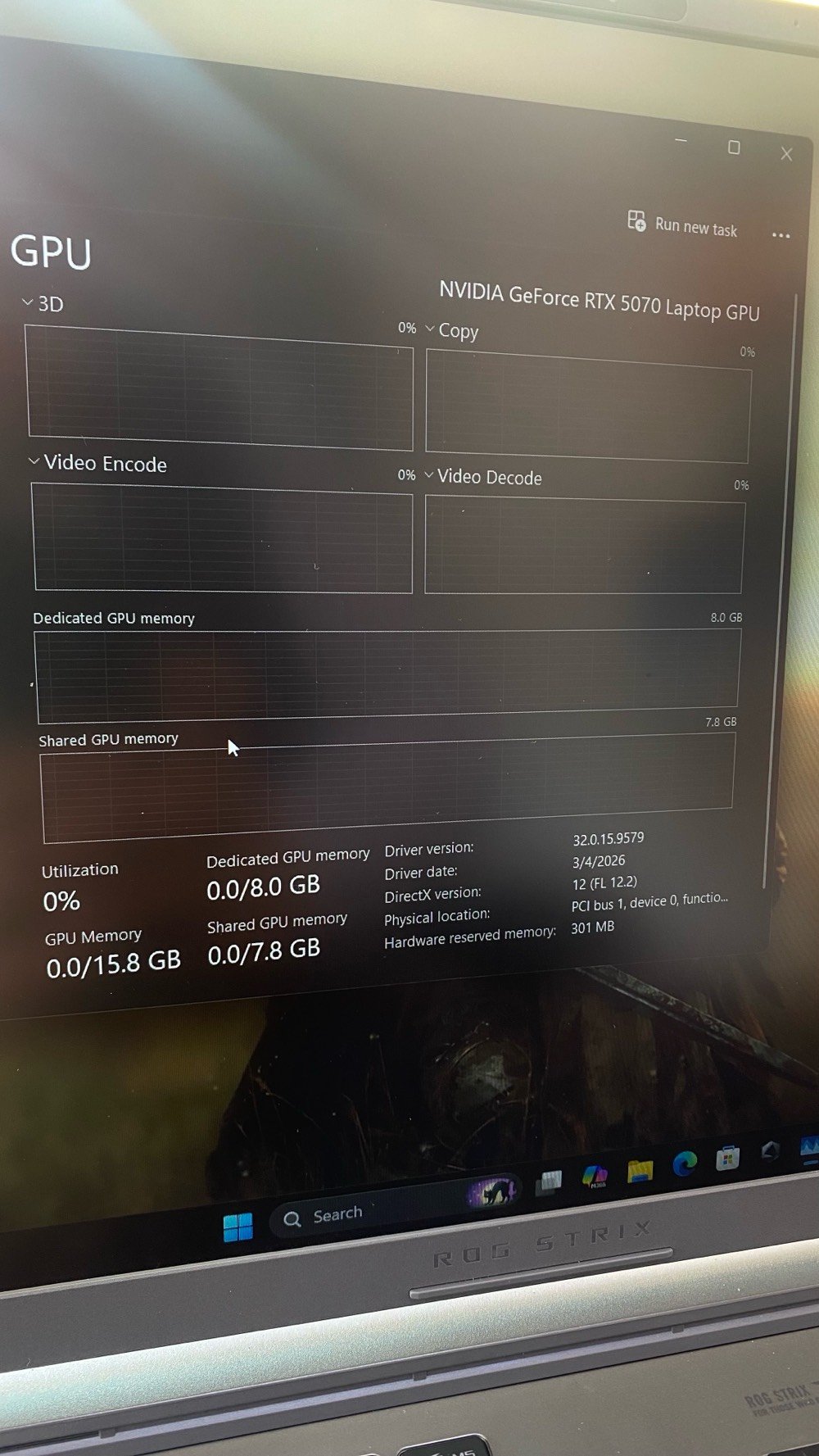 لابتوب ASUS ROG STRIX للبيع 
CI 7 GN 14HX 
RAM 16 DDR5 
SSD 512 
GPU RTX 5070 8 G  
مسخدمة شهر واحد فقط كامل الملحقات 🙏🏻. 