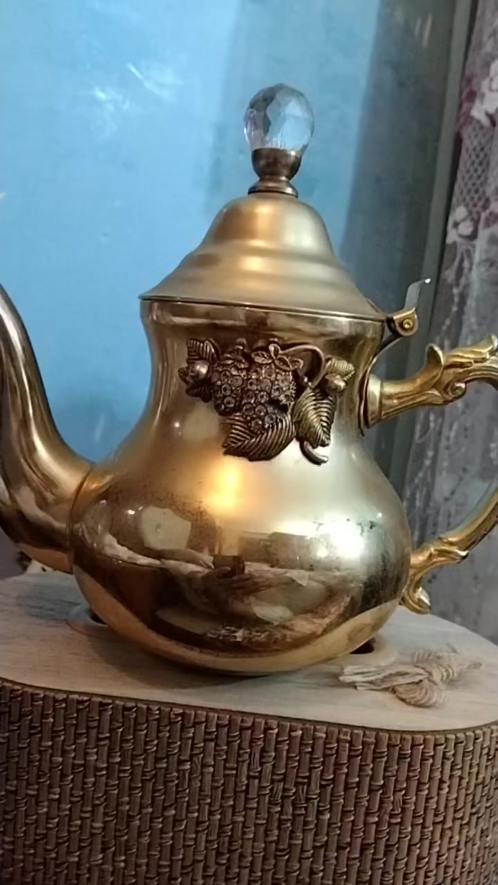 قوري ذهبي صناعة كورية تحفة رمضانية ومزخرف زخرفة فاخرة وزن ثقيل السعر ٢٥ الف فقط والبيع بالمعرض فقط لسوء تعامل البعض مع مندوبي شركات التوصيل وتغليساتهم


**إذا كنت صاحب هذا الإعلان وتريد حذفه لأي سبب، رجاءا أرسل رسالة إلى الدعم الفني**