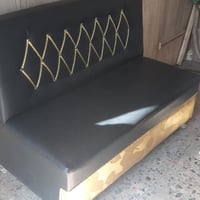 قطعه خارجيه نسائيه كامله مع لفريم2 ونص  عرض و2 متر ارتفاع  وقنفه  جلد ...