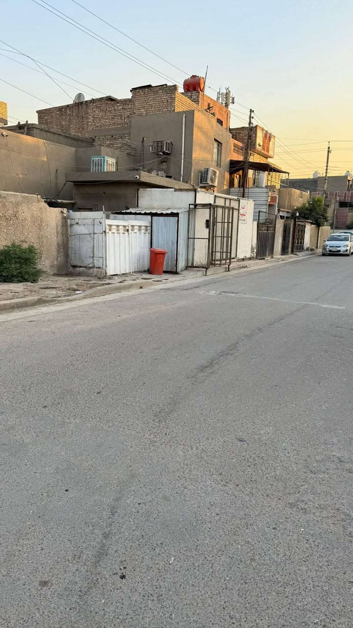 دار للبيع (تفليش)
طابو ملك  صرف
موقع:- الدورة شارع الطعمة
المساحة 207 
موقع مميز  وهادئ
الواجهة 14.60م
نزال 15م
على شارع عرض 15 
للتواصل ***********
