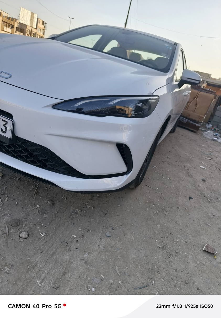 السلام عليكم
بي وايدي سيل 5 وضع الشركه 
ماشيه تقريبا ٣ ألف مكانه البياع 
السياره كفاله عامه أي نقص مابيه 
ولا بيه شخط سعره ١٨ ونص بيه 
مجال بسيط ليريده يخابر ويدلل
***********
