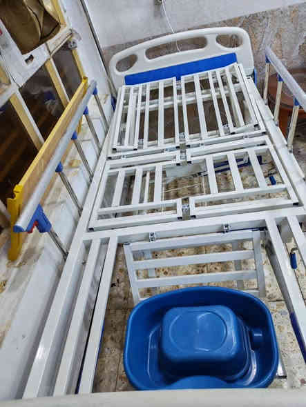 سرير طبي للبيع (السلام عليكم ورحمة الله) 
سرير طبي 5 حركات جديد غير مستعمل بس ابيعة بسعر المستعمل غراضة جاهزة بالباكيت دوشك طبي بالجيس ماخذة ب٣٧٠ الف ابيعة ب٢٥٠ الف لا يوجد توصيل تجي تاخذه من البيت العنوان بغداد  غزالية للتواصل ***********
