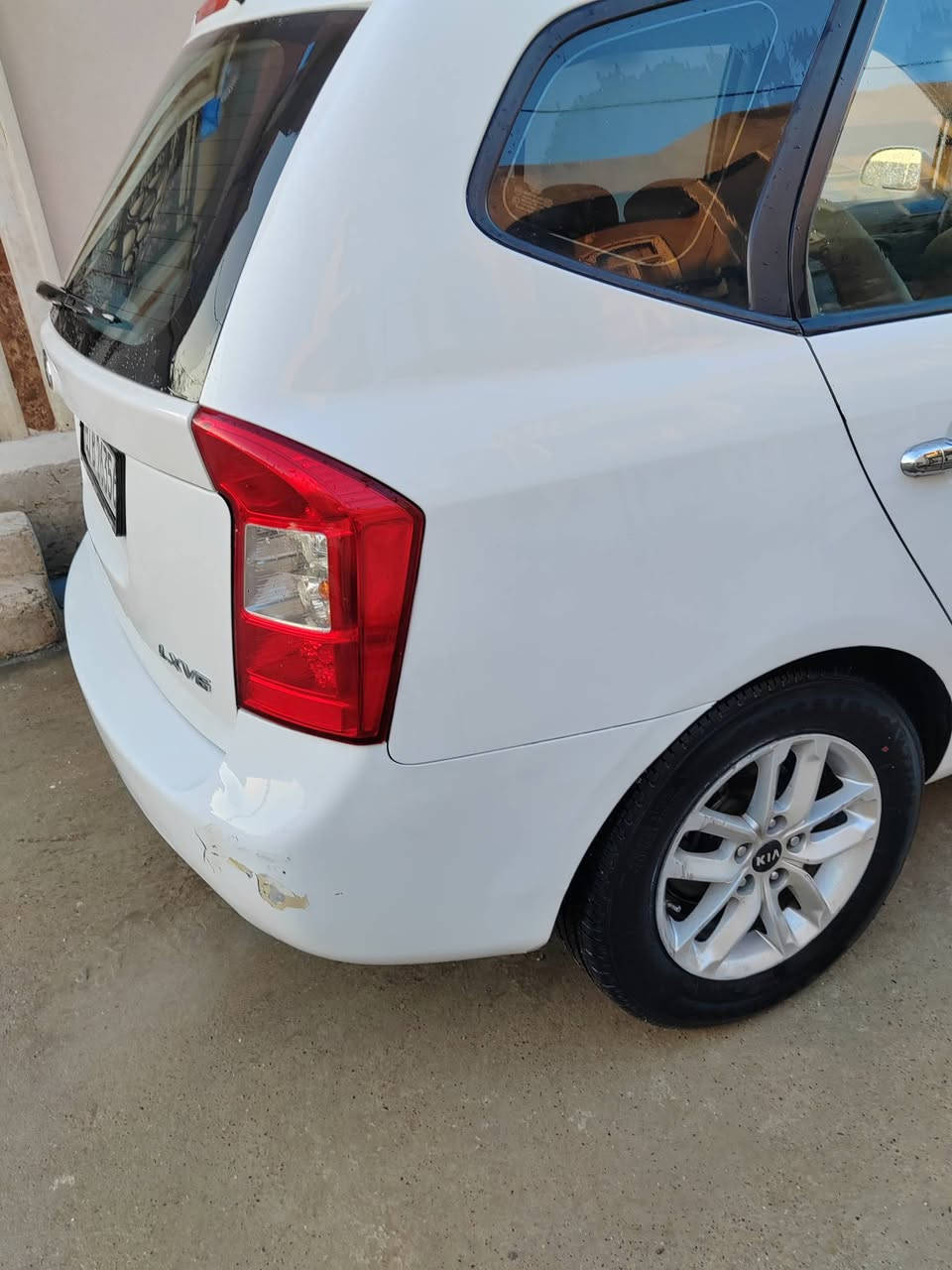 السلام عليكم ورحمة الله وبركاته
كيا روندو 2008
محرك6 سلندر 2700 
 رقم بغداد الحديث باسمي شرط التحويل
وبالموصل تتحول وبكل المحافظات
مكان السيارة الموصل جانب الأيسر 
كوبون بانزين 
كير ومحرك شرط
وتبريد وتدفئة
ضررها ربع الجاملغ الخلفي الايمن
وباب الخلف السايق صبغ
بدون دواخل شرط وبيها ملاحظات سياره
بجاملخ الامامي الايمن معدل عل بارد
كروز سرعة
تايرات جديدة
طخم شرط
تبريد قطعتين
السعر 109 

السيارة تحتاج جام امامي فقط
للإستفسار الاتصال على الرقم
***********
