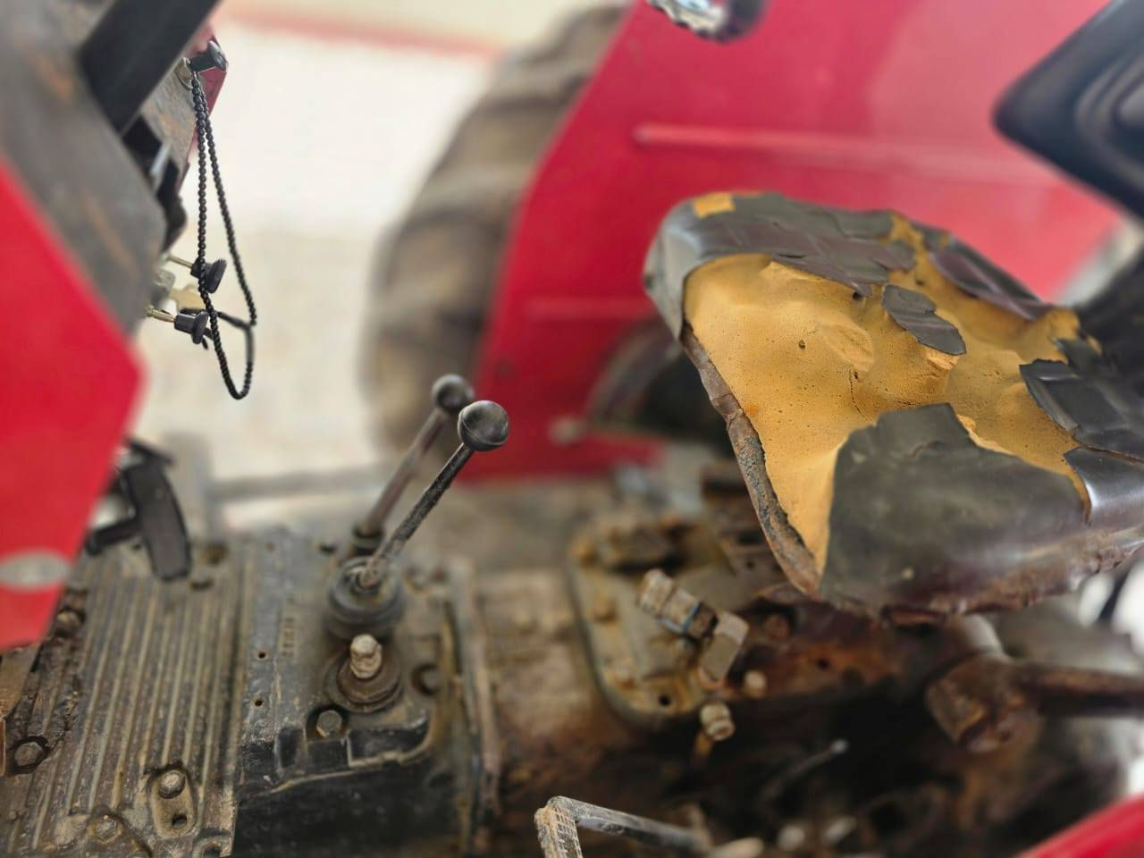 السلام عليكم 
فوركسن موديل 81 نكليزي بدون كفاله عامه محرك كير اكسن جهاز رفع باور ستيرن دنفص تحوير جديد الكشر بلادي بدون قطره صبغ جاهزه للكراب مكينه احلى جديده جدا من صوره نكره سلف جاهزه كهربائيات لايت اشاير 
العنوان ذي قار قلعه سكر 
السعر 8 ثمانيه مليون و بيهه مجال بسيط 
***********
