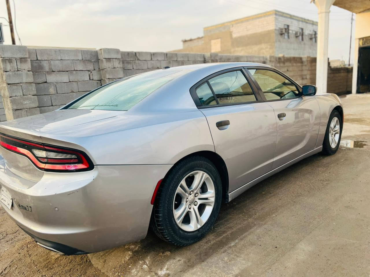 جارجر وارد أمريكي 
موديل 15 اصل 
رقم بصرة قديم تحويل مباشر
سنوية لل27
منظومة تبريد جديدة
منظومة زنون 
تخم تاير 
محرك كارتون
حدادة جديدة
سيارة حسب السونار المرفق
مكان السيارة البصرة الزبير طريق سفوان
رقم الهاتف ***********
