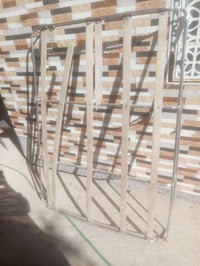 سوبايه  سعر ١٠٠ وبيه مجال يرادله بس تبديل خشب بس  07779983155