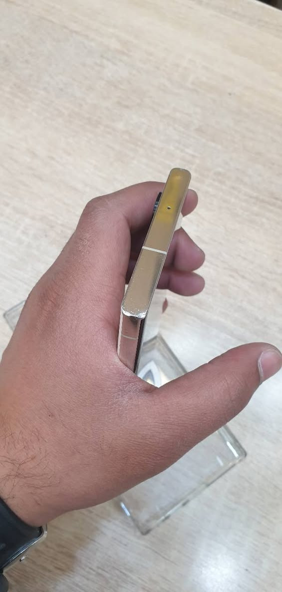 سامسونك اس 23 الترا لون ابيض ذاكرة 256 شرق اوسط بسعر 625 الف قفل بدون ملحقات جهاز نظافة 95% وشرط مامفتوح ولا مبدل بي ايشي . *********** مكاني كربلاء
