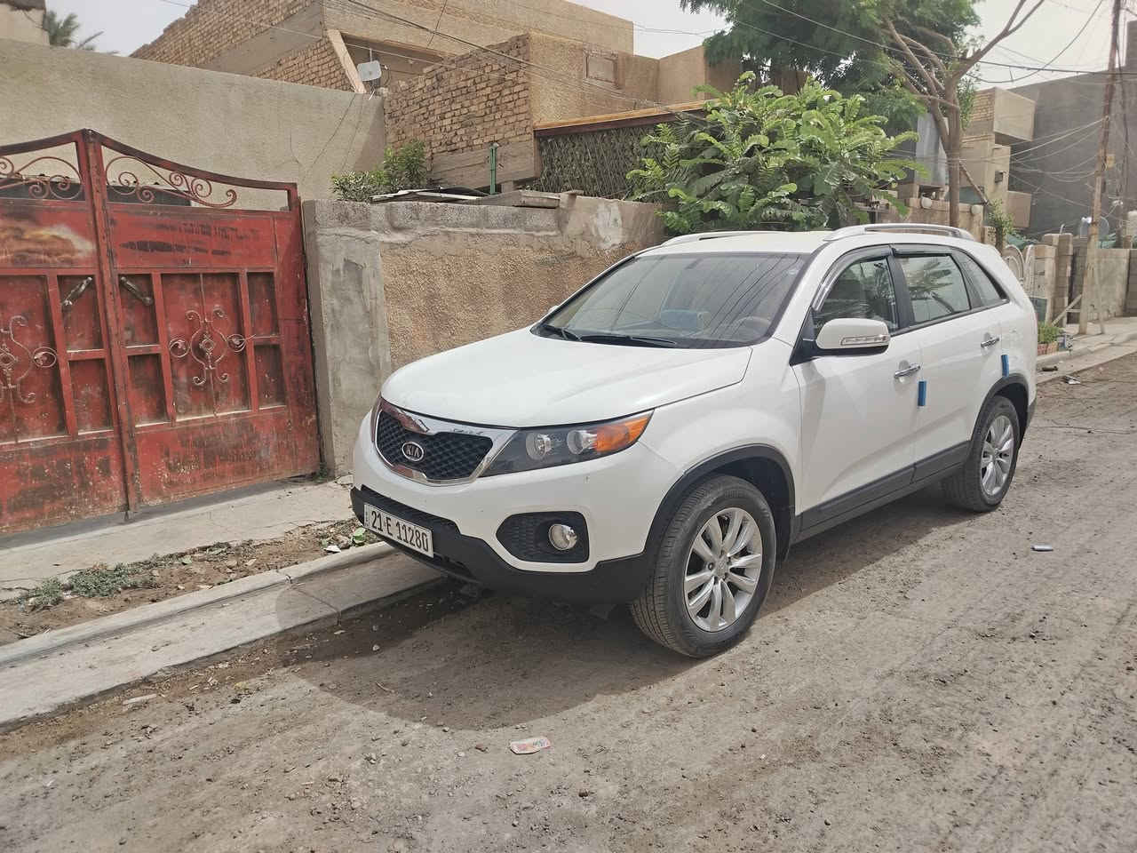 السلام عليكم سورنتو للبيع ابيض خليجي موديل ٢٠١٢ مكفووووله كفاله عامه من ضربه وضبغ ومكفوله من الشخط مكينه جديده بلاديه ما مفتون وكير وصدر جديد وتايرات جديد ٣ قطع تبريد تشغيل بصمه وابواب وجنط باسمي سنويه مكاني بغداد العامريه وحياكم الله سعر السياره ١٥٥ ورقه وبيهه مجال للمعلومه سياره صلوات عل محمد كلش حلوه واحله من الصور رقمي ***********
