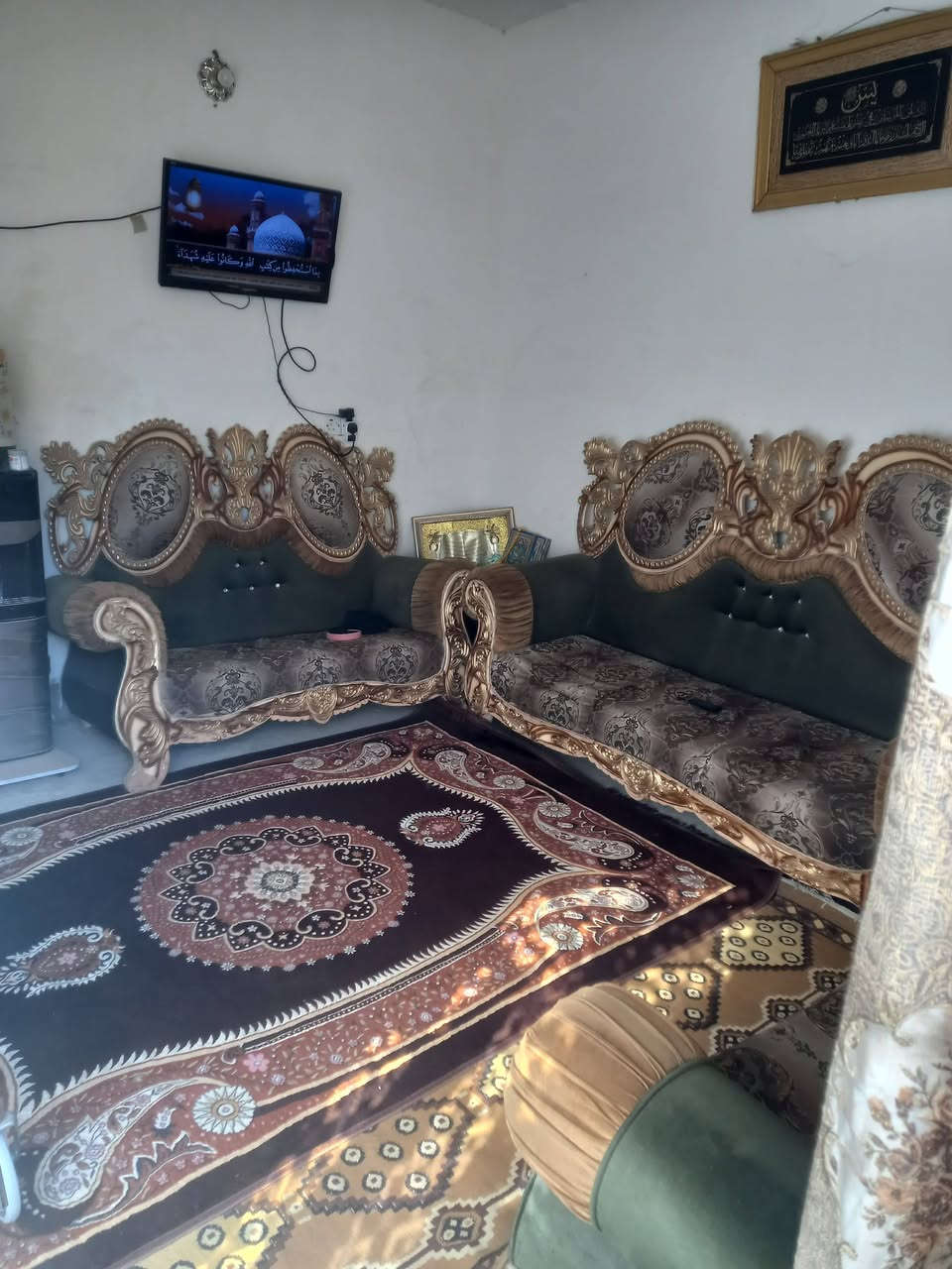 لسلام عليكم بيت للبيع  في الزعفرانيه  شارع الجواهري مساحته ٥٥ متر طابو زراعي سند ٢٥  الاتصال على الرقم ***********
