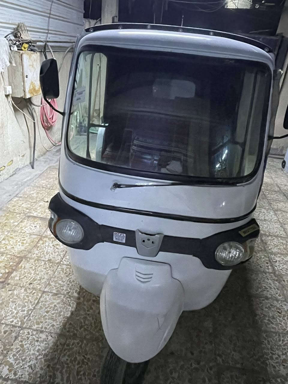 سلام عليكم تكتك بياجو للبيع محركها تفي اس صبغ عام جماليه كهربائيات كلها شغاله ولمكينه مجفته مرا وحده تجفيت عام وتجفيت مال اخو لخو مضبوط اوراق اصوليه موديل 2018 ولمحرك 20تكتك كلش نضيفها وكشرها نضيف  سعر 2/250 مليونين وربع وبيها مجال حك الجيه رقم الهاتف /***********
