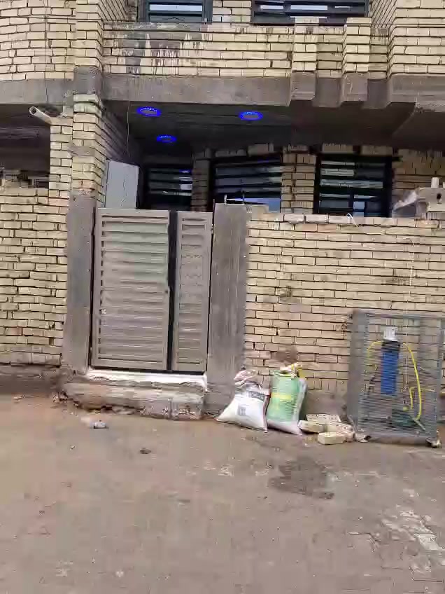 بيت للبيع 
زراعي الحرية يم خياطة صنعاة 50 متر 3 طوابق طابق الأول كامل سعر البيت 65 اني صاحب البيت ***********
