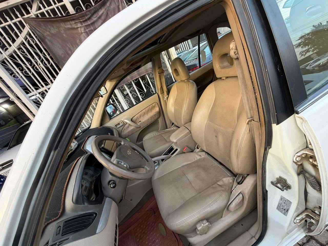 .السلام عليكم 
تيكو موديل 11 كير ميكانيك محرك كورلا محور 
سياره بلادي مكفول من الضرب لا تبديل 
كير محرك تبريد مكينه كفاله عامه 
تخم تاير شواصي مكفولات بلادي 
دوخل نظيفه سياره حلو معنا الكمله بل عافيه ياخذها 
رقم بغداد مشروع وطني بسمي تحويل ثاني يوم 
سعار سياره 58بي مجال شي بسيط 
العنوان بغداد الحبيبيه نتصل تدلل 
***********
