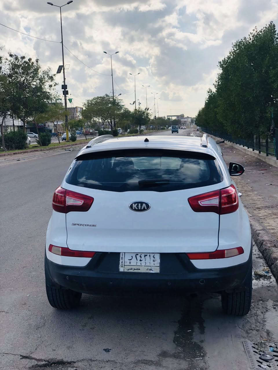كيا سبورتج ٢٠١٤ (خليييجي) فول عدا البصمه
رقم بغداد بأسمي
 مكينة ٢٠٠٠ دووش لا تنقيص ولا تبخير مكفوله وكير مكفول صدر وتايرات جدد تبريد ثلج ❄️ 
السياره مكفولة من الحادث بس وكعت عليه قمرية مكفولة من الگلبة والچفية والسونار مرفق بالمنشور  بدون دواخل مكفولة شواصي ولغود مكفولات ماشيه ١٥٧ الف كيلو
پانوراما طكتين
اشاير بالمري
تحكم ستيرن
مري شفط
حساسات بلادي
كامرة دوارة
ويل كب فراشة
السيارة جاهزة وعليه ادامة كامله
مكاني بغداد الكرخ
السعر ١٢٠$
***********   وبي واتساب
