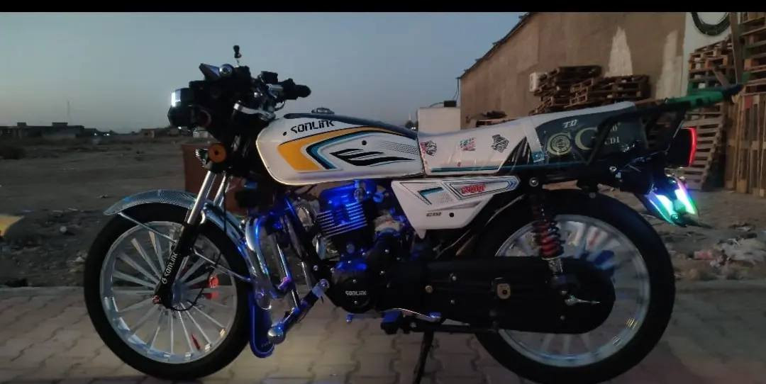 دراجة سونك سيفان للبيع 
موديل 2025  باب اول 
محرك 200 جواكيج 
صارلهة 3اشهر من شديتهة  
نضيفة كلش 
السعر 950 وبيهة مجال 
هاذة رقمي *********** 
ادمن حب وافق 🌹
