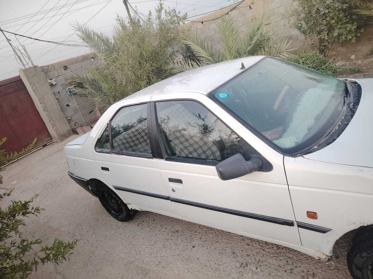 ***********
بيجو روئ 2009
محرك مكفول كير خير من الله اكسل وكاردن
تايرات انضاف
تبريد مايشتغل
باسمي تحويل مباشر سنوية و رقم دولي  مكاني بغداد
20 $
