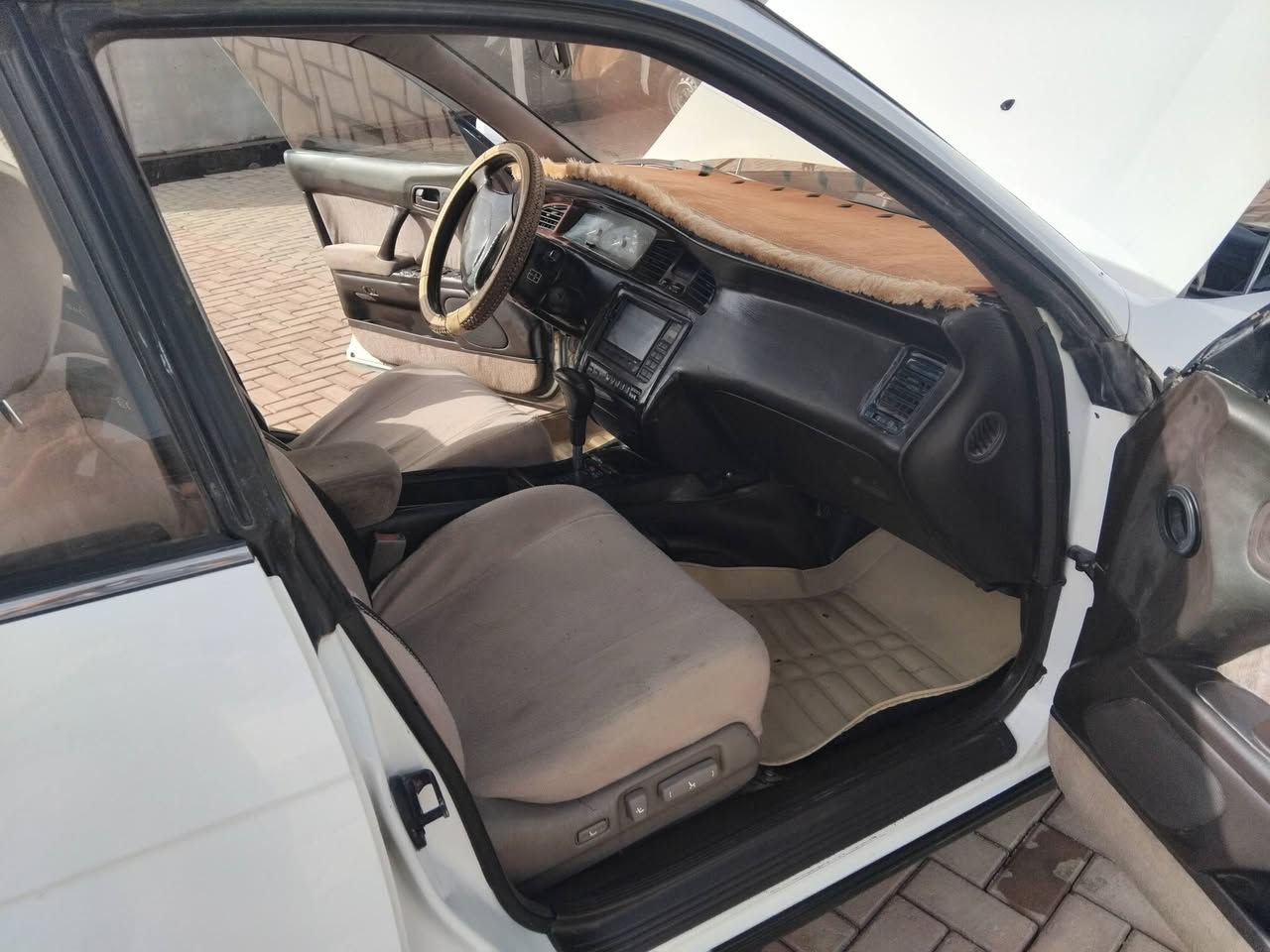 السلام عليكم سياره بطه للبيع متصل موديل 1992 رقم نينوى الماني شرط التحويل محرك كير 2500 شرط صدر تايرات كلو نضيف تبريد دفئه شرط
صبغ جاملغ خلفي فقط سعر 60 وبيها مجال
اتصال***********
