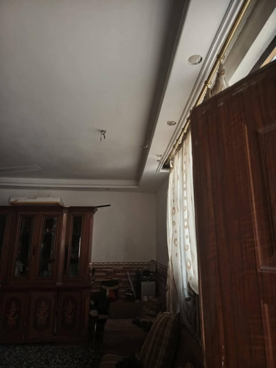 السلام عليكم
بيت طابقين للبيع في الامين الثانية منطقة السدة الجديدة محلة 737 من ضمن الطابو، مساحة 150م غرفتين نوم وصالة درج كبيرة وهول واستقبال كبيرة ومطبخ وصحيات عدد 2 وگراج كبير وحديقة 
البيت بناء نظيف وترميم حديث (كاشي سيراميك، بياض جبس بورد) خطين كهرباء 
 مع تشجير بحدود ال1500م مقابل البيت للاستفسار هـ ***********
