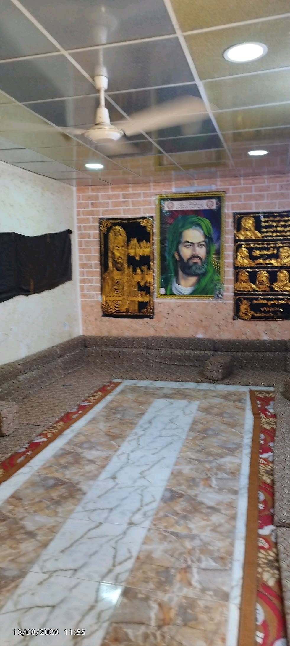 بيت في الشهداء قريب السريع شارع الشهيد ولاء (شارع أبوصادق الوكيل)ثاني بيت من الركن بالفرع مكون من طابقين الارضي مبني طابوق صب كونكريت والثاني ثرمستون عكاده يحتوي على خمس غرف اثنان تحت وثلاثة في الأعلى مع خدماتهم وديوانية ٨*٤ المنطقة مخدومة بالكامل علما أن البيت بناء قديم السعر ١٨٠وبيه مجال ***********