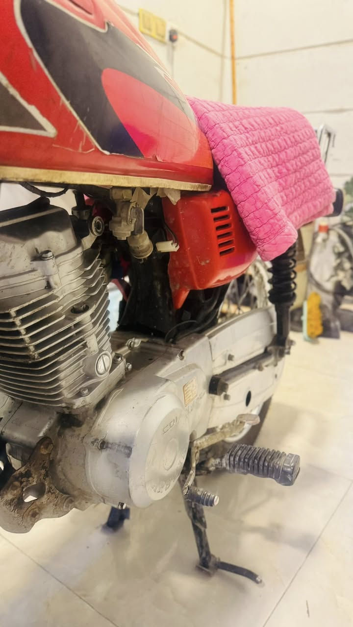 السلام عليكم اخوتي دراجه ارشه اربعه كير اوراق اصولي موديل ٢٠١٨طالعه ب٢٠٢٠احمد شهاب تحول مباشر باسمك كمرك مدفوع ما عده سنويه والوحه فول على اخر حبايه ناشفه وترايك وين متريد روح الي ياخذها راح يترحم الوالديه 
للاستفسار 
***********واتساب موجود
