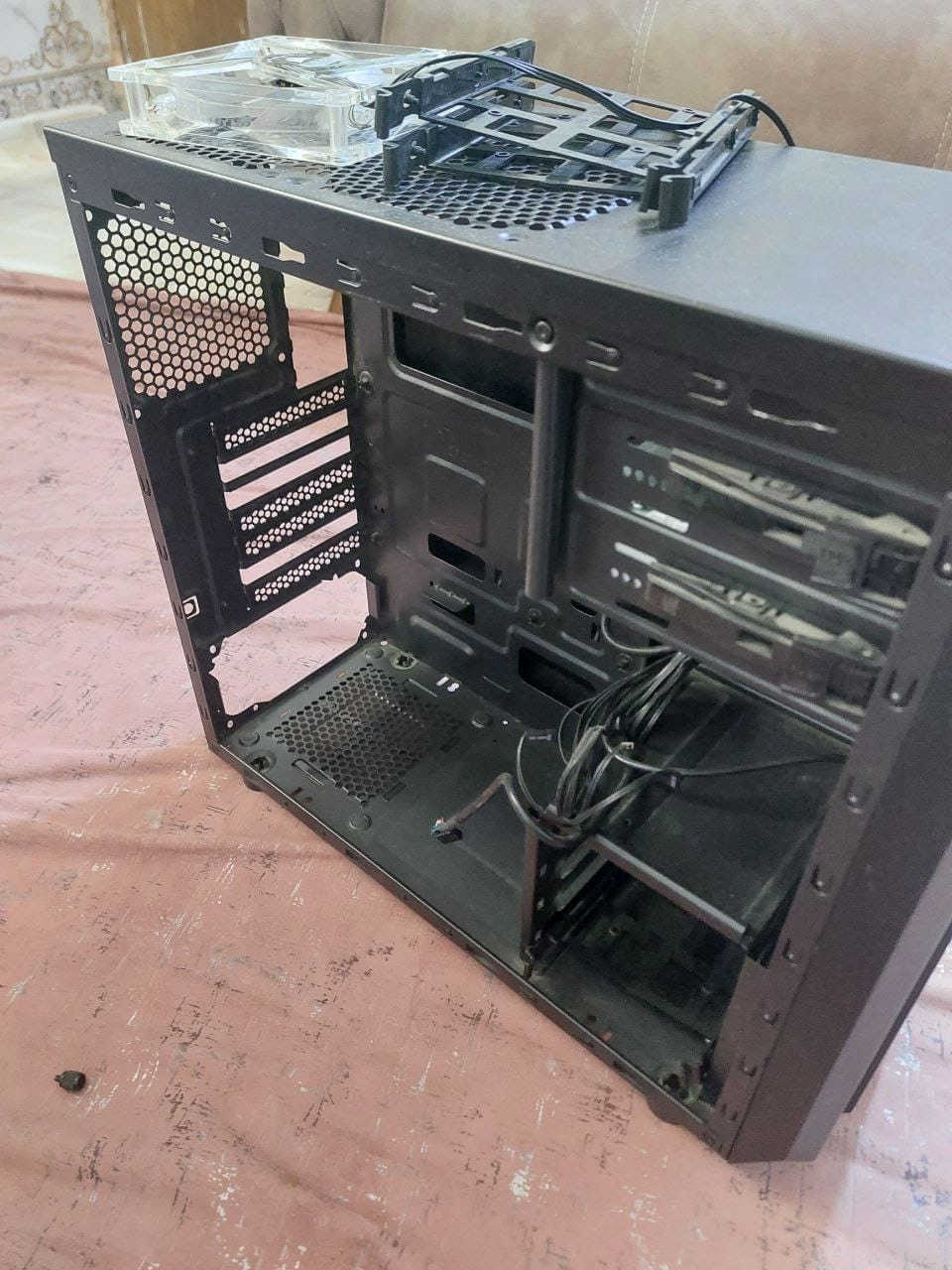 السلام عليكم قطع PC للبيع الاسعار ثابتة شاملة التوصيل 🔒

-Power Supply Gigabyte P650B 650w 80 bronze 

ب60 الف وية التوصيل 

-كيس فارغ Mid Tower مرتب

مروحة وحدة اخراج وبي مشغل اقراص ب35 الف وية التوصيل 

مكاني بابل/ حي العسكري

واتساب/ ***********
