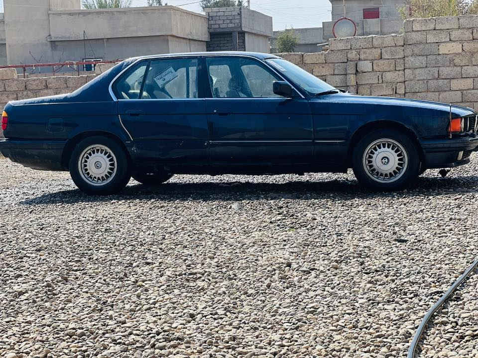 اسلام عليكم من رخص مدير الكروب
بي ام 730  
موديل 1991
كير مكينه كله شرط 
صدر امامي خلفي كله شرط ويل جديد جديد تاير جديد باتري جديد   
طخم امامي خلفي جديد 
كهربيات السيارة كلها شغالة 
المكان قريه الاجمسه ***********
