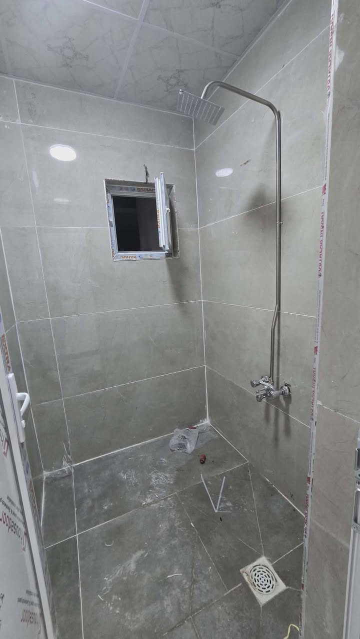 اعلان مشتملات للبيع مساحه الواحد ١٠٠ متر للبيع 
طابقين فول بناء صفر 
الارضي استقبال ومطبخ حار وبارد وغرفه نوم وكراج وصحيات غربي وشرقي 
الكاشي متر و٢٠ والتبريد مركزي لكل الغرف والواجه ملكي والطابق الثاني نفس الشي 
كامل البناء قيد الانشاء باقي ملاحضات قليله يسلم كامل 
سعر الواحد ١٠٥ مليون وبيه مجال 
العنوان كركوك حي العسكري خلف صيدليه كردستان
للاستفسار الاتصال على الرقم ***********
توجد خدمة واتساب على هذا الرقم 
او الرقم الثاني ***********
لمعرفة المزيد من العروض تابع صفحتنا على الفيس بوك سجاد للعقار ونستقبل جميع عروض بيع وشراء العقارات
