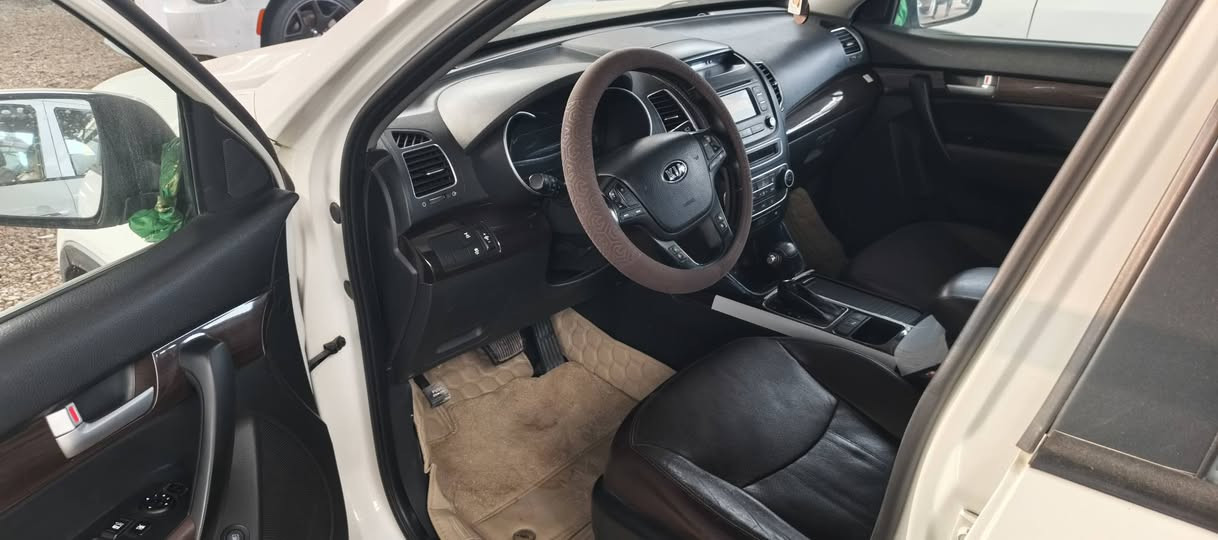 للبيع 
سورنتوا ١٤ كفاله عامه ٦ سلندر
فول مواصفات
ماشيه ٣٣ حقيقي 
ع الفحص
***********
