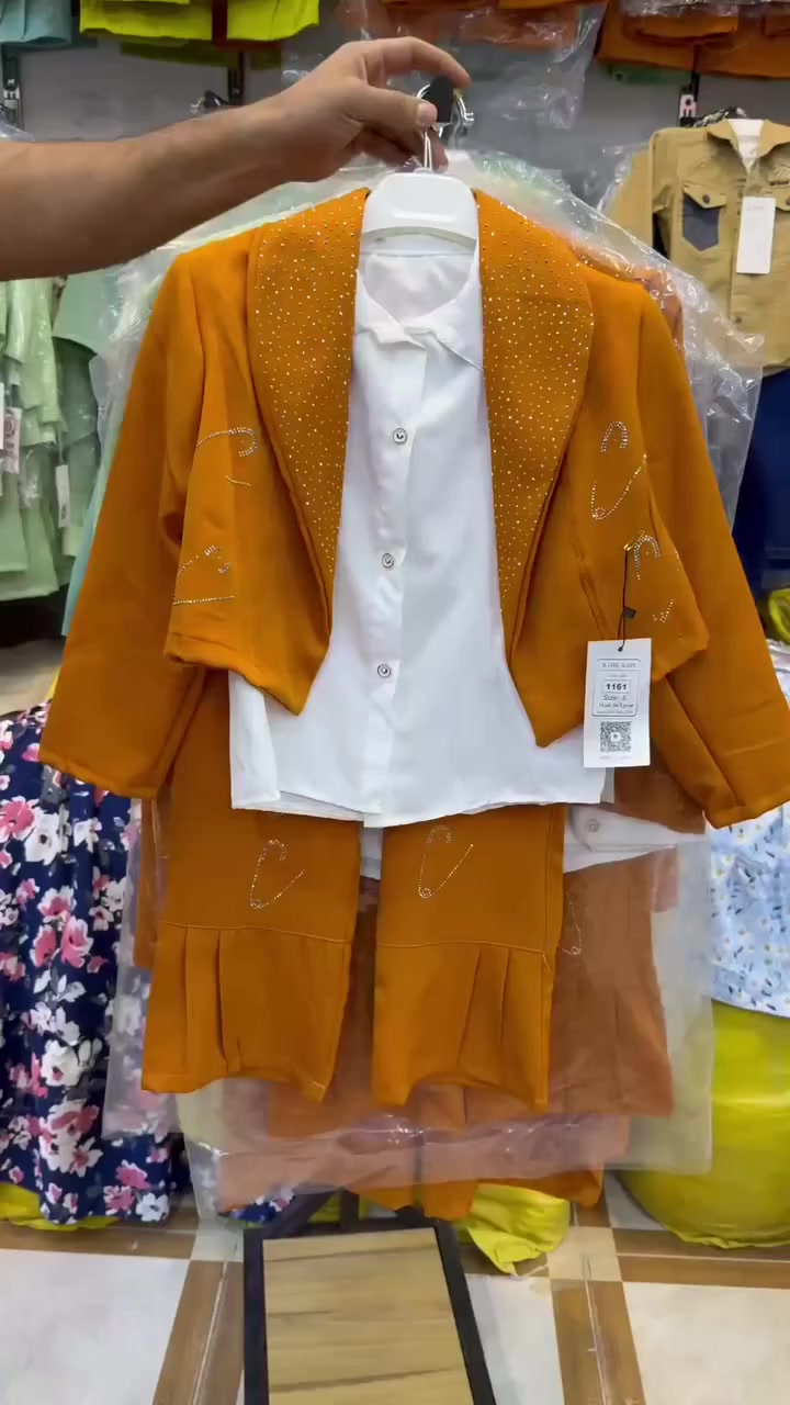 طقم بناتي 3 قطع 
گروبين 
البيبي ب 12 جملته
الوسط ب13 جملته


**إذا كنت صاحب هذا الإعلان وتريد حذفه لأي سبب، رجاءا أرسل رسالة إلى الدعم الفني**