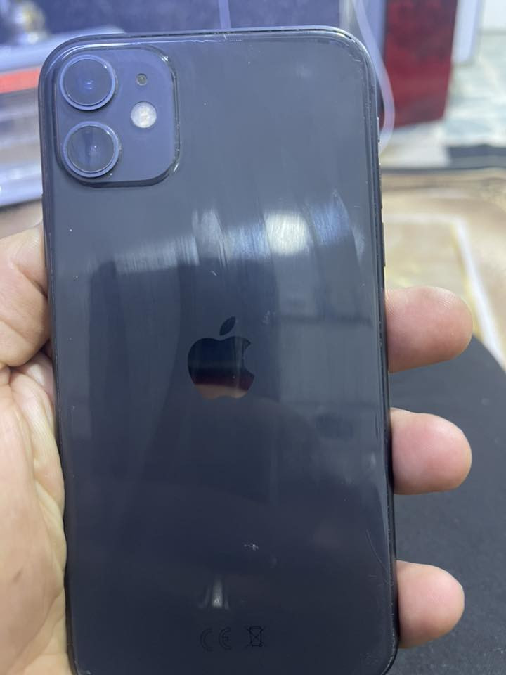 ايفون 11عادي ذكرة 128نضيف 100‎%‎بطارية 84ماستر لبيع ***********السعر350بغداد جميلة
