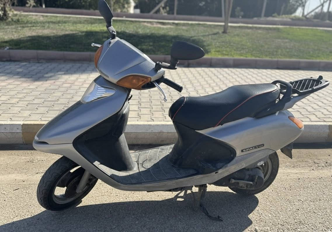 دراجة سبيسي ياباني اصلي
الدراجة مكفولة من كلشي 

برغي ممفتوح بيها 

مال موظف 

شرط كل 15 يوم ابدل دهن واصلي كفيلكم الله 😀

الدراجة على ايدي 
الدراجة بيها فطر بسيط بالكفر الامامي طابگها وطيحوا عليها دراجة وسويتها فايبركلاص

اذا بيها شي بدواخلها انطيك سعرها خسارة والله

السعر مليون وربع وبيها مجال بسيط

الي يشتري هلا بي خاص لو واتساب  ***********

مكاني كوت - الشرقية
