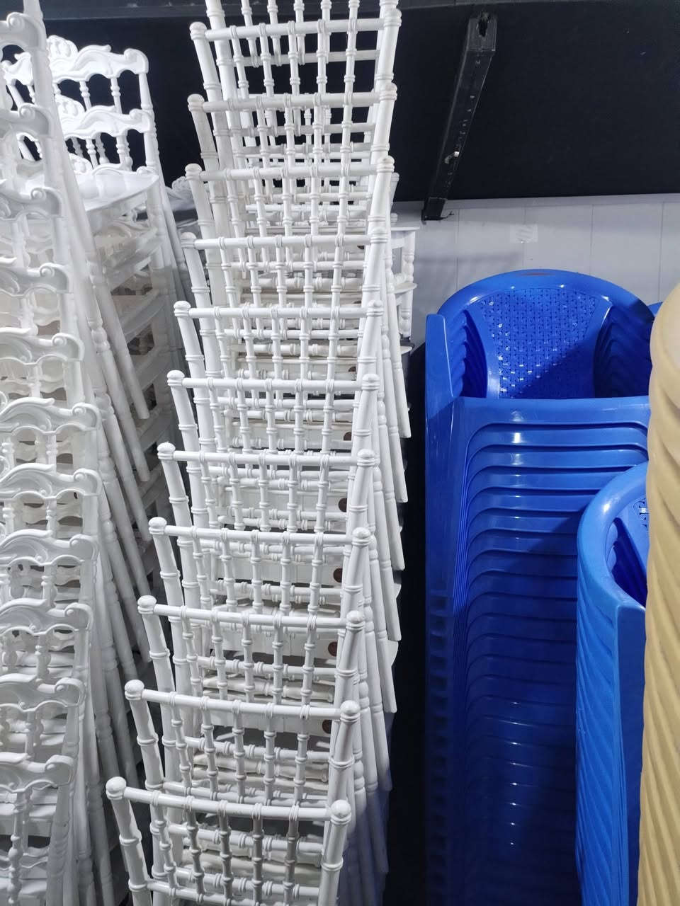 كراسي قصبه عضم عاج كلهه جدد نضاف تركي مو عراقي ابو الختم العدد ٤٥ كرسي السعر 9 الف العنوان بغداد ***********
