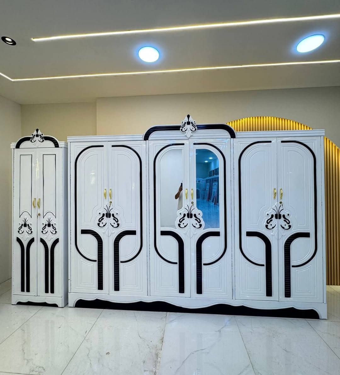 متوفر الان موديل جديد ..

السعر مليون و25 الف دينار 

سعر الشازلون الخزان 75 الف 

سعر الشازلون المقعد 50 الف 

غرفه نوم داخل معاكس خشب 3 ملم
خارج تحفير sns انديف 5 ملم

الصبغ حراري درجة اولى

6باب  متكونه من 9قطع

زاويه تصميم كنتوري بارتفاع الكنتور

السرير بلاويد اسود 6ارجل

قياس الكنتور ارتفاع 2.40 وعرض 3.20

النقل والشد مجاناً داخل بغداد  #غرف #نوم


**إذا كنت صاحب هذا الإعلان وتريد حذفه لأي سبب، رجاءا أرسل رسالة إلى الدعم الفني**