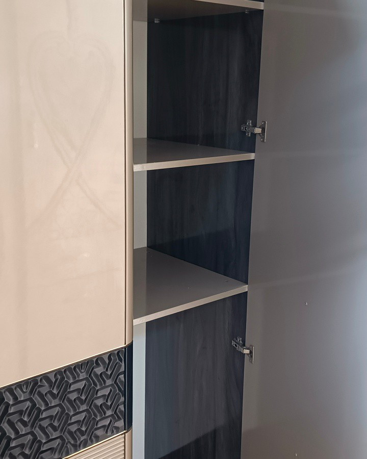 من معرض فهودي الدليمي غرفه تركي ماركه شغل درجه اولى 6 باب تتكون من 9 قطع النضافه 100%100 واصل معا الشد والنقل مجاني داخل الموصل واطراف الموصل العنوان موصل سايدين القادسية الثانية قرب جامع علي بن أبي طالب معرض فهودي الدليمي للستفسار موبايل *********** وتساب *********** 👌
