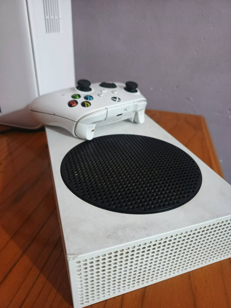 اكس بوكس سيريس اس جوستك واحد
سعر 350 وبي مجال بسيط 
مكاني نجف
***********
