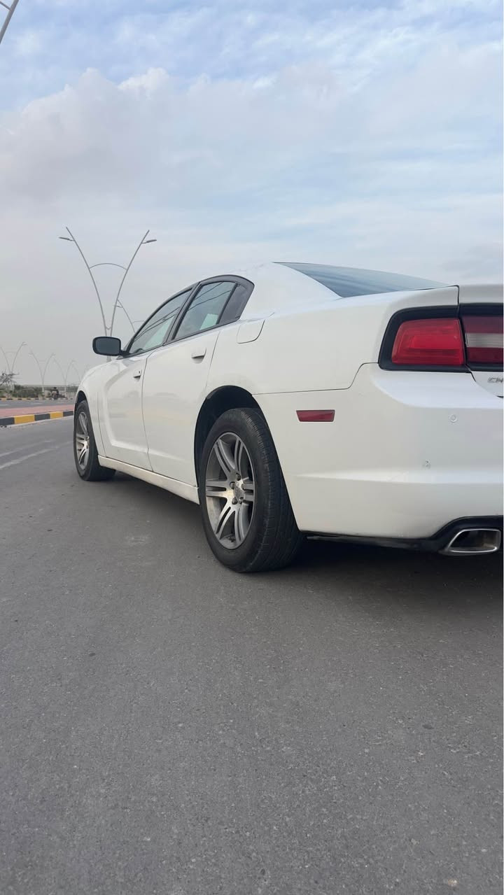 السلام عليكم 
بيع فقط
كل تفاصيل السياره موجوده بالصور والسونار
جارجر 2011 وارد كندي داخله بدون حادث
رقم بصره سنويه 2027
مكينه 3,600 مامفتوحه ولا مبدله
مكينه وكير وتبريد وكهربائيات جاهزه
دهن مكينه وگير السياره ماناقصها شي
بديها شوف العين 
بي رصعات وبارد وخياس شي بسيط وشوف السونار مال اليوم مسوي جديد يم المندلاوي
السعر 125سعر مال بيع
*********** البصرة, العراق
