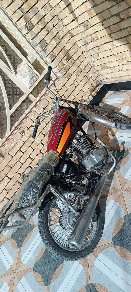 دراجه ايراني ادوات للبيع المكان الفهود السعر 300 وبيه مجال ما متواجد عالنت اتصل بيك خير ودلل 

***********.     ادمن وافق تحياتي ✅
