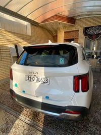 للبيع  كيا سورنتو موديل ٢٠٢٤ خليجي  رقم بغداد  بصمة كير ماوس  سايد برك...
