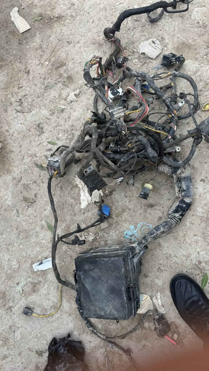 ضفاير سورنتو 2014 -2015 
خليجي بلاديات مال سته 
ما موجودات بالسوك مفقودات بس يمي
ضفيره الجبيره داخل السيارة
ضفيره الدشبول مال فول مواصفات بصمه
ضفيره قاعدة الفيوزات 
ضفيرة المكينة
اربع ضفاير مدري خمسه كل وحده وسعرها 
للاستفسار 
‭0783 219 4660‬

‭0782 993 1516‬
