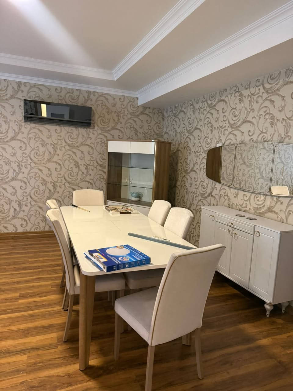 للبيع او للإيجار 

.شقة مؤثثة 

.مؤثث 

.سعر الايجار 

.مكانها اربيل 
مجمع رؤيا تاورز 

.غرفة 3 
.صالة
.مطبخ 
.حمام 3 
.طابق 29
.مساحه "٢٢٠م
.واجه داخلي 

للأستفسار اكثر التواصل واتس اب 
:***********
:***********
