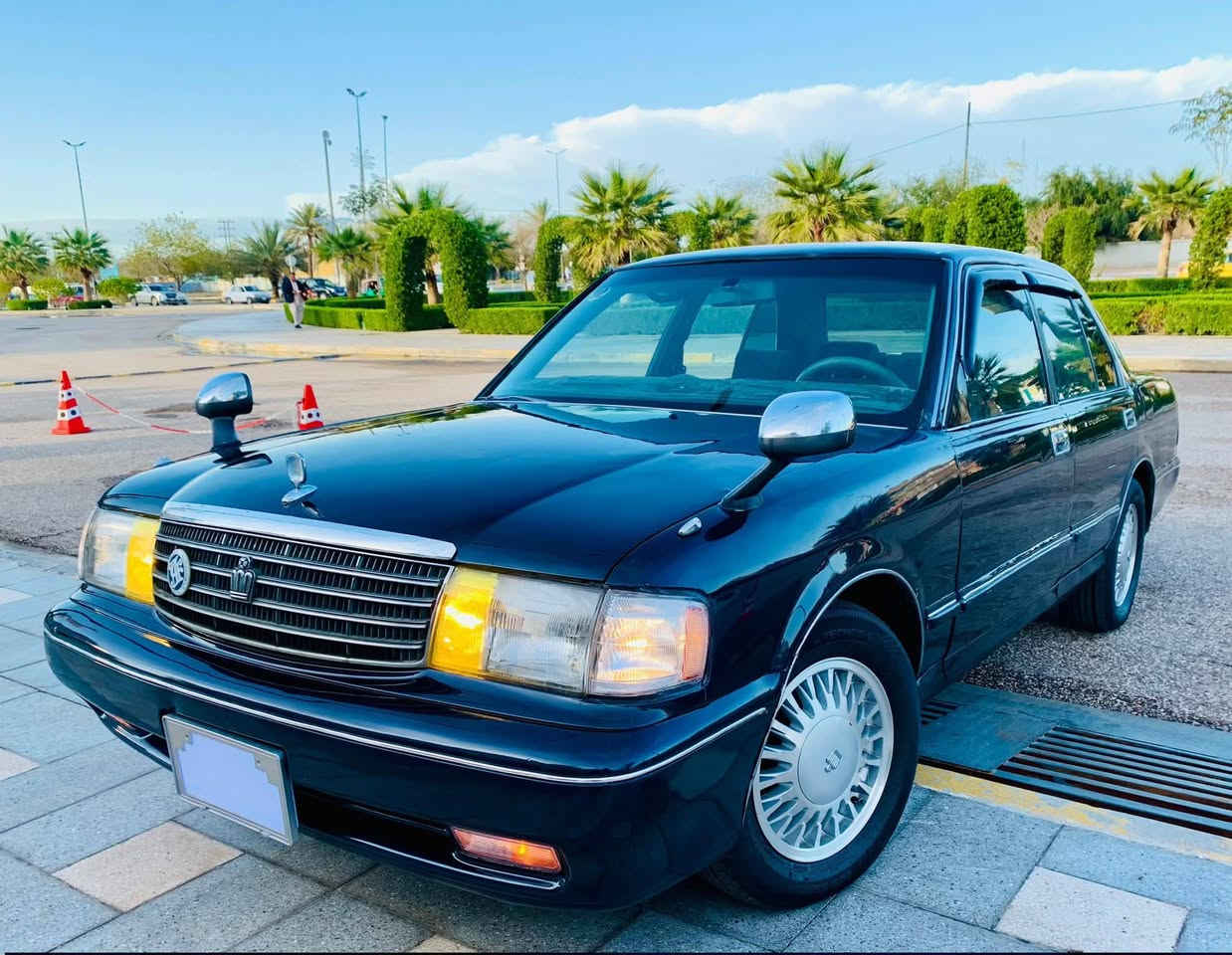 السلام عليكم ورحمه الله اخوتي الكرام
للبيع ارنب طويل لون نيلي كحلي موديل 1995  رقم بغداد مشروع وطني تحويل مباشر سنويه مجدده لل 2029 
گير ومكينه 2500 حاويه شرط 
مثل مامبين نضافتها بالصور السياره كفاله عامه من كلشي كص ونقل وعيب وضربه واصوليات وخياس شرط الجمالية مثل الصور جاهزه من كلشي دواخل دشبول خلفي امامي ثلاجه بطاين ارضيه جلد تنته جديده كهربائيات البطن والخارج كلها شغاله حداديه اسفنج شرط تخم تاير ويل جديد جعمقه وباور جدد ادامه جديده ترايك وين ميعجبك السياره كفاله وجاهزه وحلوه مال جناي مكان السياره كربلاء السعر 65 وبيها مجال بسيط للشراي 
للاتصال....***********
