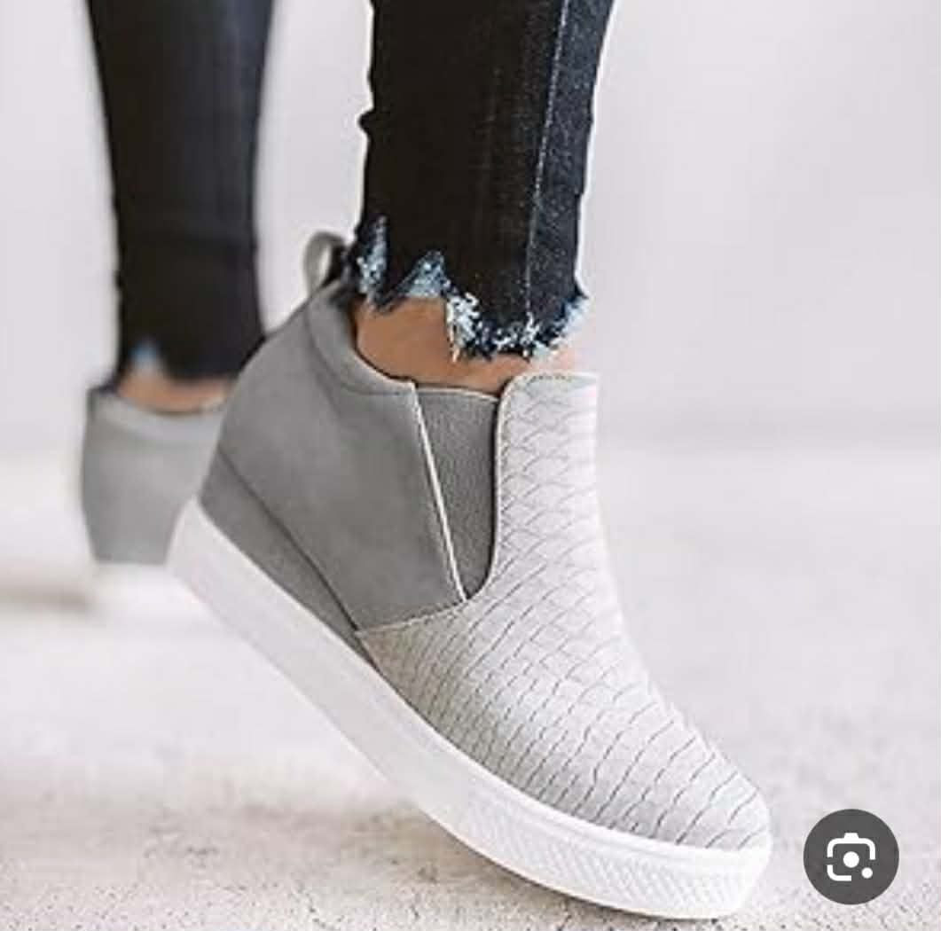 قطعة تخبل حداء رياضي لون فضي انيق بلبس وكعب داخلي وطبي خفيف كلش قياس38والسعر بس 9


**إذا كنت صاحب هذا الإعلان وتريد حذفه لأي سبب، رجاءا أرسل رسالة إلى الدعم الفني**