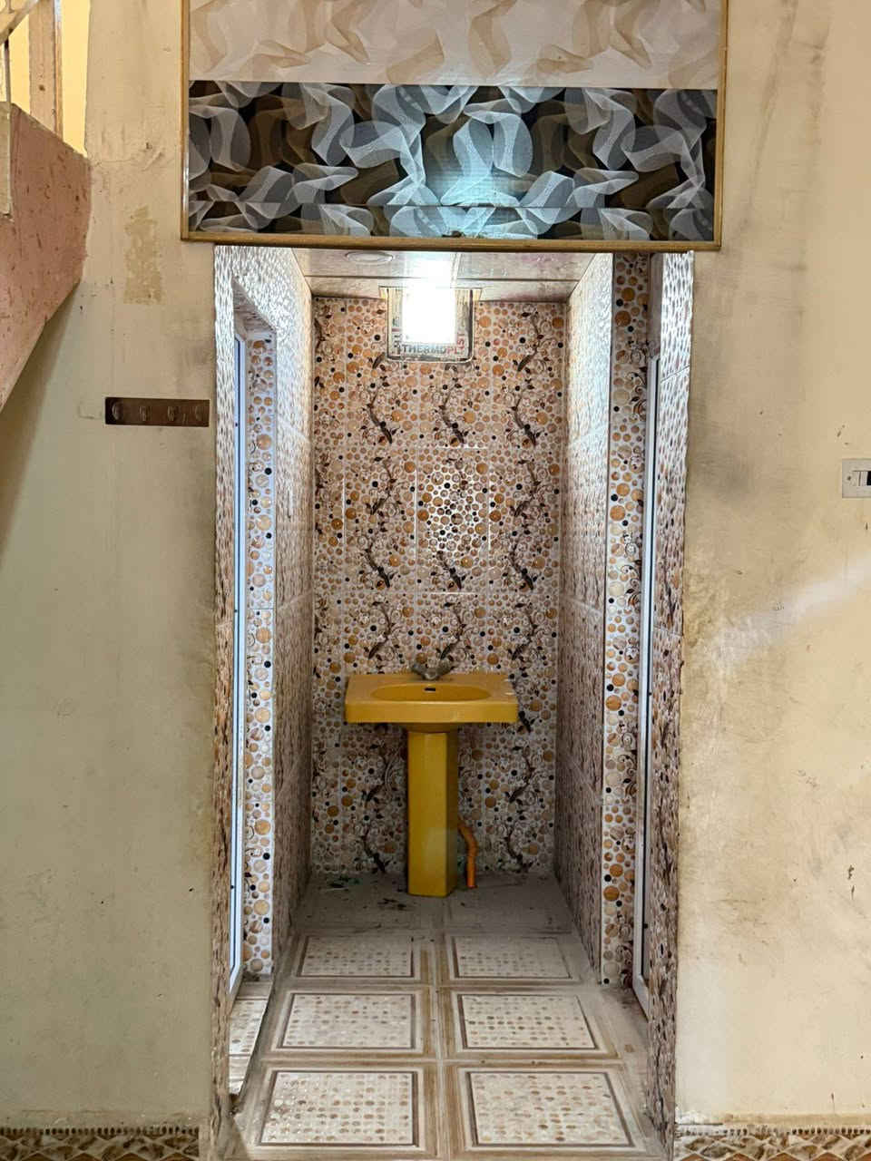 اهواي موصيني على بيت ايجار 
الهم صلي على محمد وال محمد 
بيت للايجار ايجاره 400  + 3 اشهر او شهرين مقدماً 
يحتوي البيت على 
غرفتين+ صالتين+ ديوانيه+ مطبخ+ صحيات+ كراج 
العنوان بصرة ابو الخصيب العوجه 
استفسار اكثر اتصل 
***********
