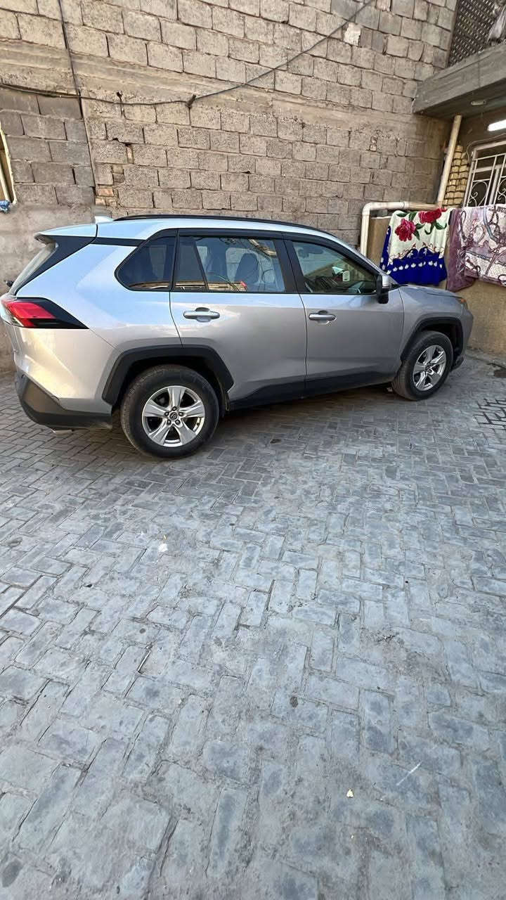 السلام عليكم للبيع راف فور 2019 XLE حادثها جاملغ وبنيد وبيها ٤ بيبان كلير  من امريكا فقط بدون دواخل صور الحادث والسونار بالمنشور الشراي يتصل اني مكلف بالنشر سعر 170 وبيها مجال 
***********
***********
