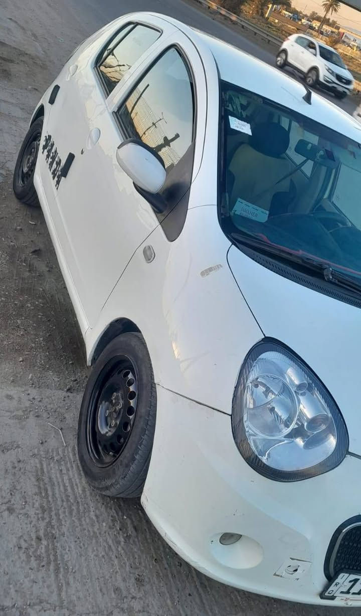 السلام عليكم 
للبيع باندا . موديل ٢٠١٢ . رقم بغداد انكليزي سنوية جديدة . كير ومكينة مكفولات بلاديات . مكفولة من الحادث . بيها صبغ مكانات قليله . شاشة أندرويد . صدر نظيف . ما ناقصها شي 
السعر ٤٨$ ورقه وبيها مجال للشراي 
العنوان بغداد الجديدة 
***********
