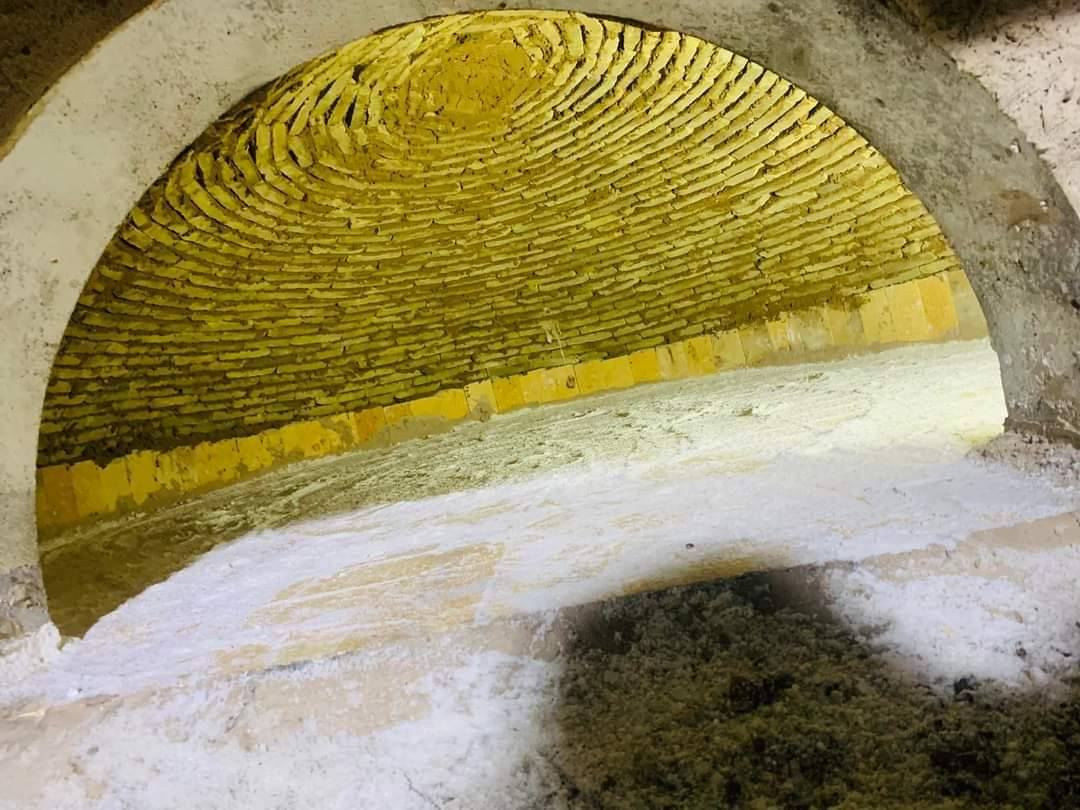 الهم صلي على محمد وآل محمد 
عملنه في عده مواقع انشاله ينال اعجابكم .
نعلن عن استعدادنا (لبناء افران الصمون -بناء كوره لحم بعجين-بناء تنانير ـ ومن الله التوفيق )
مواصفات العمل.
مواد عملنه عكاده العرقجين بلطين والفرشي .
ستاو كامل للصمون .
طابوك حراري التركي الاصلي .
القوس والباب متانه درجى اولى .
كوادر متخصصه للعمل ذوي خبره عاليه .
ضمان الكوره ٢٥ سنه. 
ومن الله التوفيق رقمي بي واتساب . ***********.
