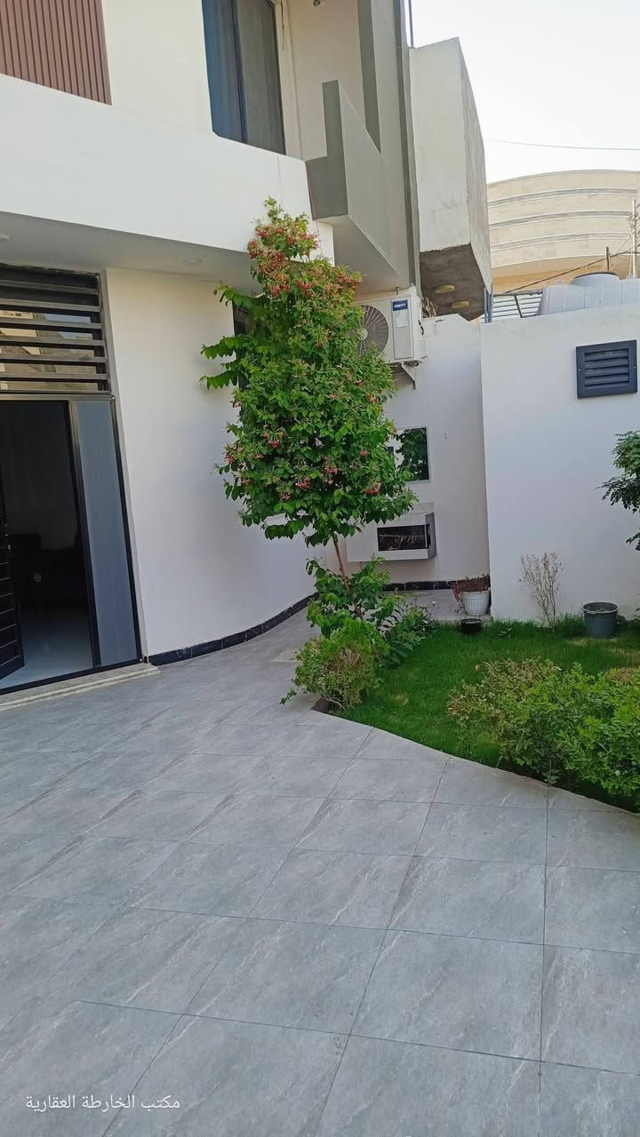 🏠دار للبيــــــع حــــديـــــث #مع_الكاونتر
فـٓـــي حــــــي الصحـــــة خلــــــف صيــــدليـــــة زهــــــراء الــــوطيفـــــي.. شـــــارع 10 م تبليــــــط
_________________
المساحــــــة // 200م
الواجهـــــــــة // 10م
النـــــــــــــــزال // 20م
_________________

🧱🏗️ #الطابــــــــــــــق #الأرضـــــــــــــي
غرفــــــــــة وصالـــــــــة وهـــــــــول ومطبـــــــــخ ومجمــــــــــــع صحيــــــــــات وگــــــــــراج وحــــديقــــة وطـــــارمــــة ومنـــــاور ...
🧱🏗️ #الطابــــــــــــــق #الثانــــــــــــــــي
ثـــــــــلاث غــــــرف وهــــــــــول ومجـمــــــــع صحيـــــــــات ...
_________________

____________💲
السعـــــــر وبــــــاقــــي التفــــــاصيــــــل ع الاتصــــــال
____________💲

_________
#مكتـــــب
       🪐 الخــــارطــــة العقـــــاريــــة 🪐
#الكائـــــــــن
   فـــي ⇩ حـي_الطيـاره_شـارع_25_الـرئيســي_قــرب
_المــــدرس_حسيـــن_طيــــاره
علي الزبيدي *********** 📲
___________________________________
_____________________________________________
