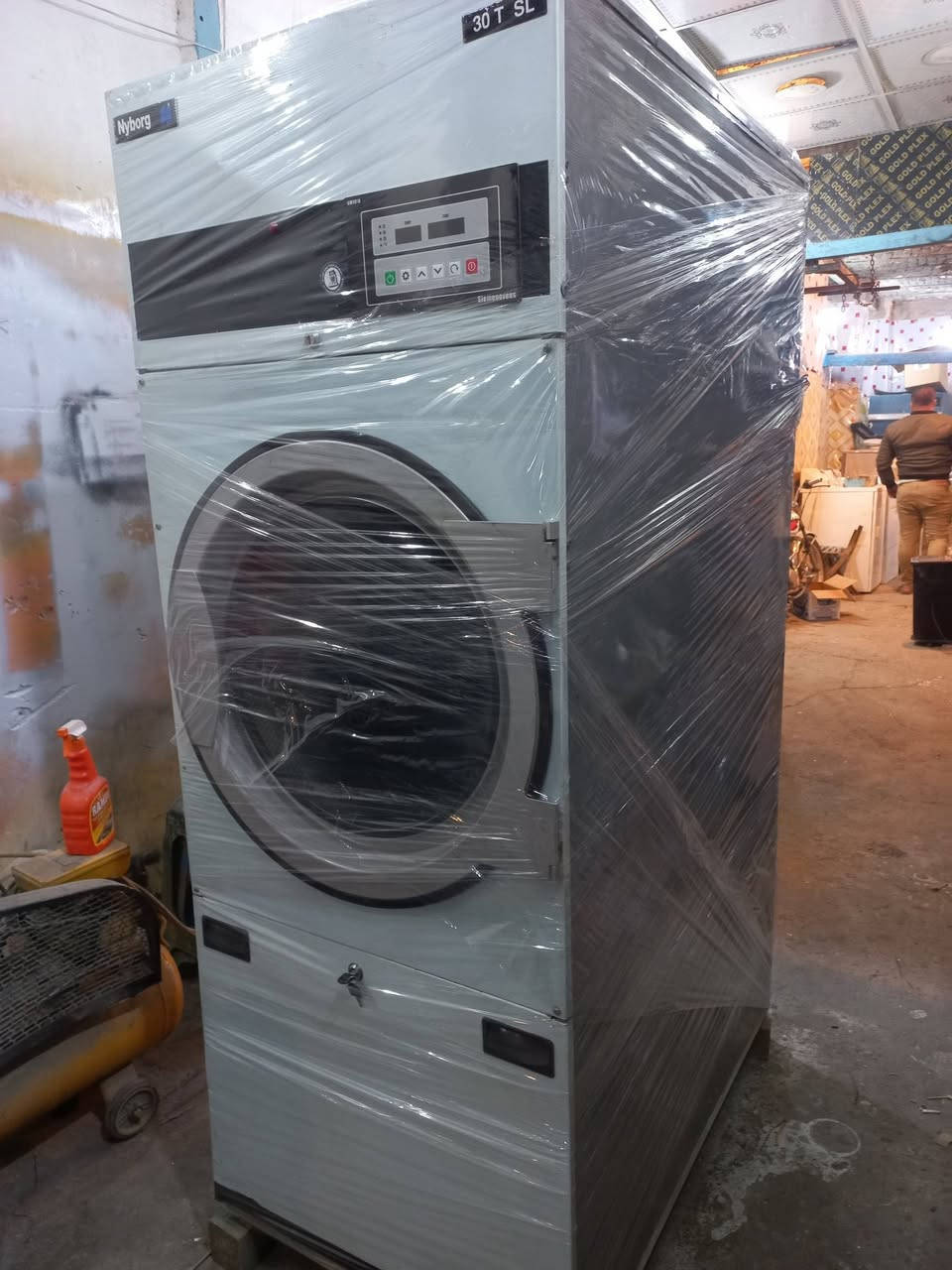 مجفف سويدي حجم ٢٥ كيلو
نظيف جدا جدا الاستفسار مراسله الصفحه او الاتصال على الارقام التاليه 
***********
***********
