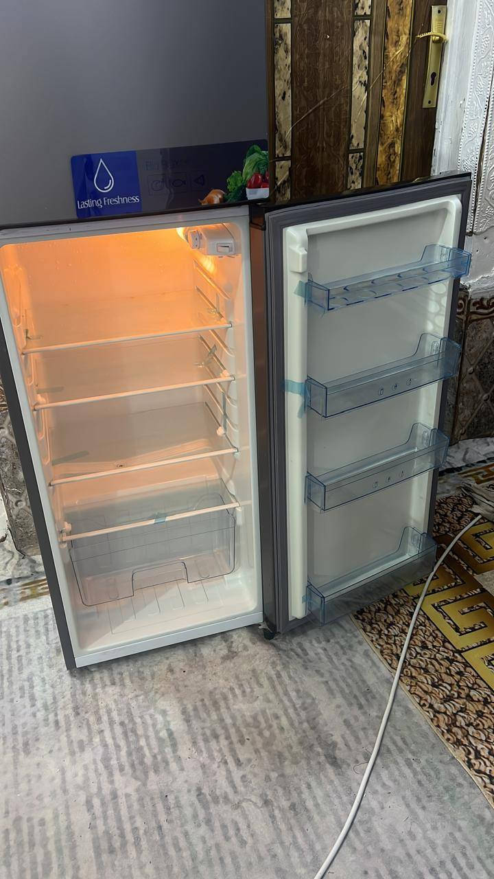 ثلاجه لبيع العنوان ناصريه حي اريدو رقم  الهاتف *********** جديده
