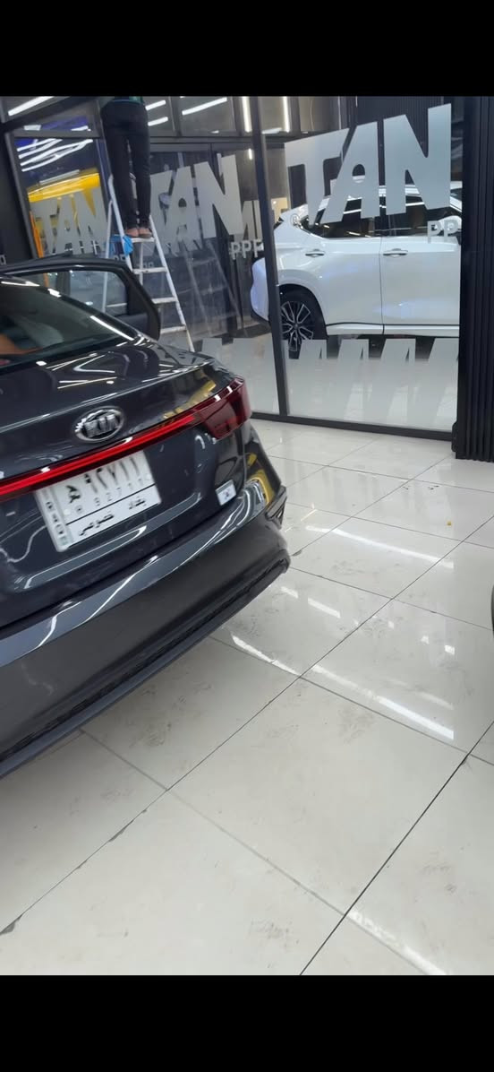 سلام عليكم  سيراتو 2020 بدون مواصفات ماشيه 75000 محرك 1600 بيها بنيد مبدل مصبوغ وربع الجاملغ مال سايق راجع بارد مكان السياره بغداد الكراده سعرها مناسب 130 ورقه وبيها مجال 
*********** واتساب
