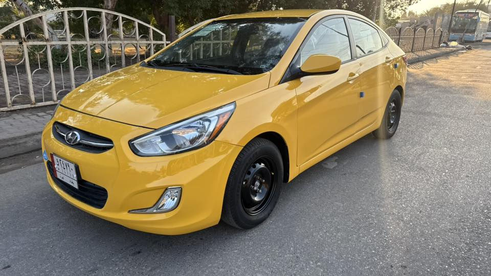 للبيع هونداي اكسنت موديل 2016 حادثها بنيد فقط بدون دواخل بدون ايرباك رقم بغداد تحويل ثاني يوم بسمنه وعله ايدينه مابيها اي نقص كير مكينه صدرخلفي امامي جديد  تخم تاير السياره احله من الصور وجاهزه من كل النواحي خير من الله ابوجهك للشارع السعر 82 مكانها بغداد الشعب للستفسار ***********
